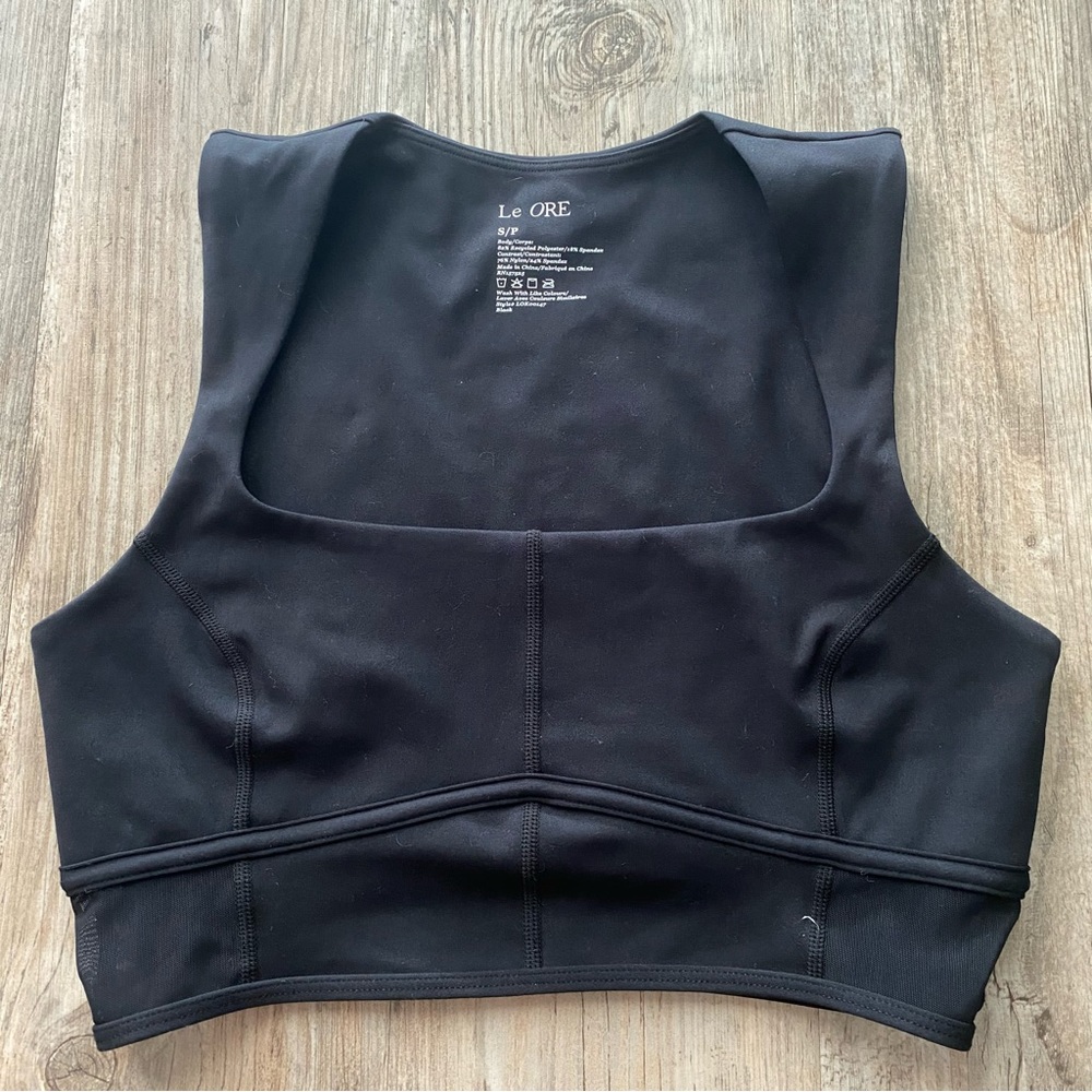 Le Ore Andria Sports Bra in black